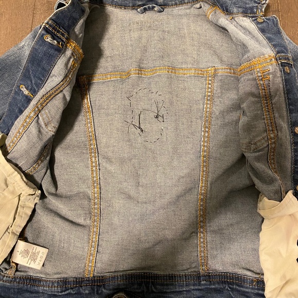Custom patched and painted denim jacket - Picture 4 of 4